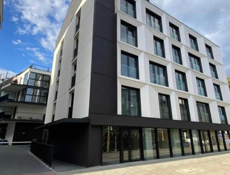 Deluxe Industrial Apartment Free Parking-1